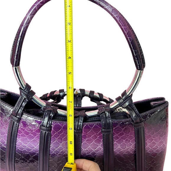 Purple handbag/purse and wallet. - Picture 6 of 16